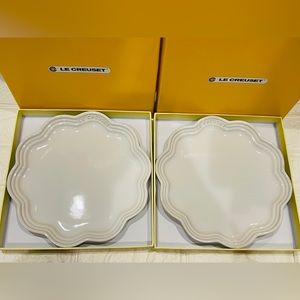 Le Creuset Frill Plates Set of 2